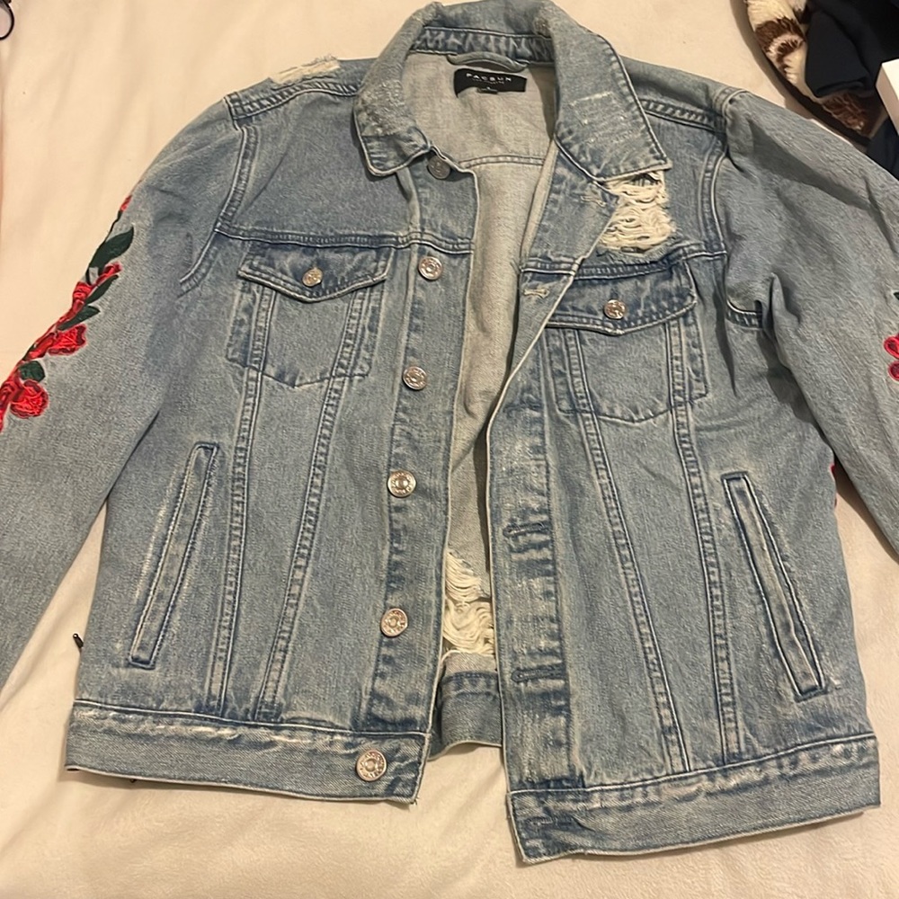 PacSun women’s oversized jean jacket